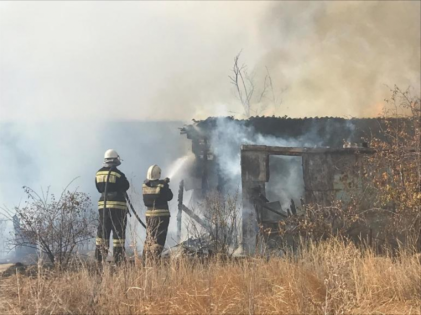 В дачном обществе в Волжском сгорела частная собственность