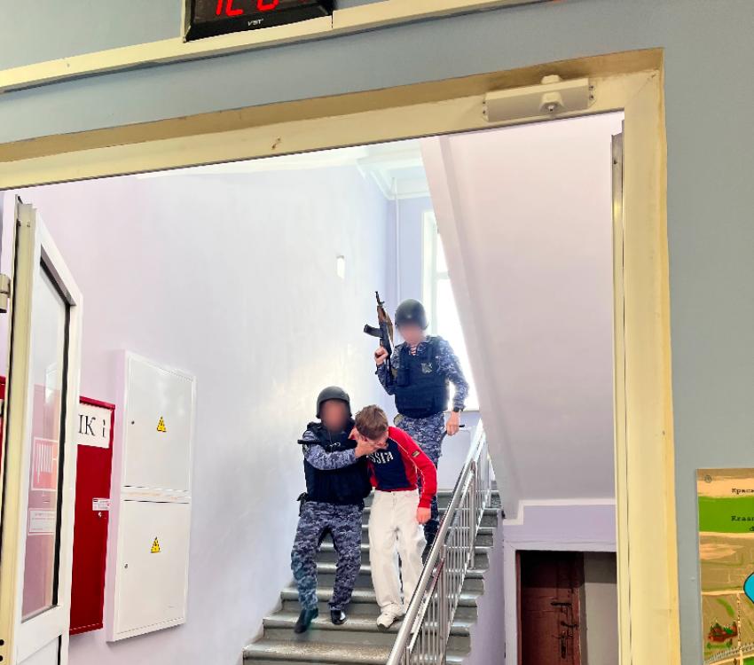 В школах и детсадах Волжского прошли масштабные антитеррористические учения