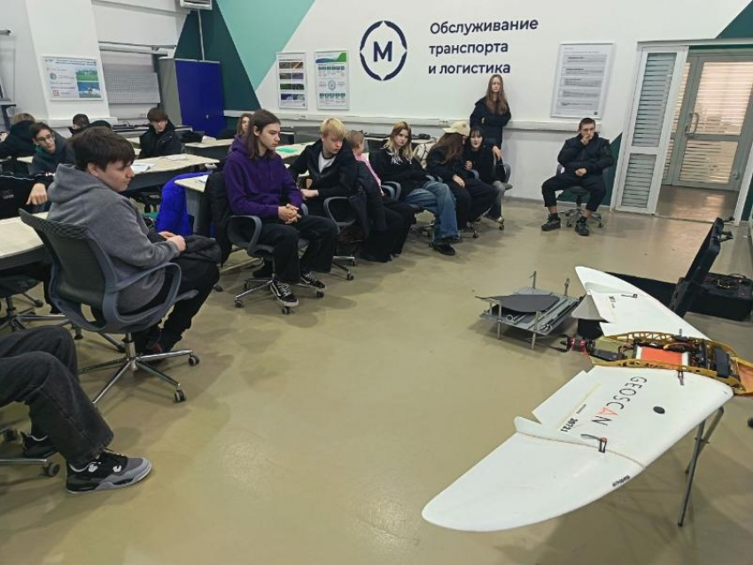 Школьники Волгоградской области осваивают профессию оператора дронов уже за партой
