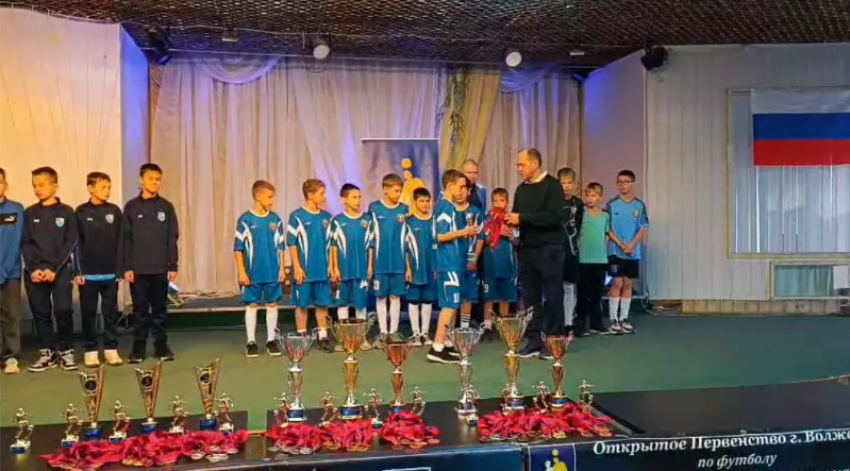В Волжском наградили победителей и призеров летнего футбольного первенства