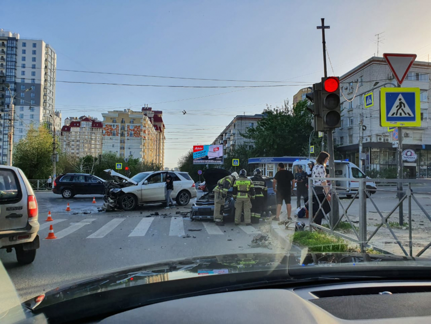 32-летний водитель ранен: подробности жуткого ДТП в Центральном Районе