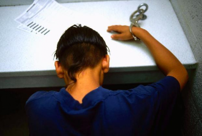 Волжские школьники-воры «обчистили» торговый павильон и скрылись