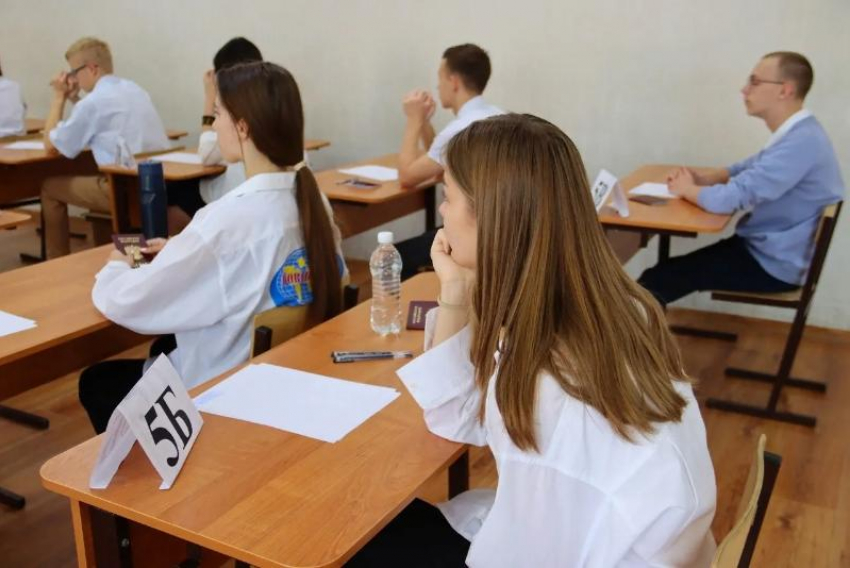 В Волжском почти 500 выпускников сдали ЕГЭ по биологии, географии и английскому языку