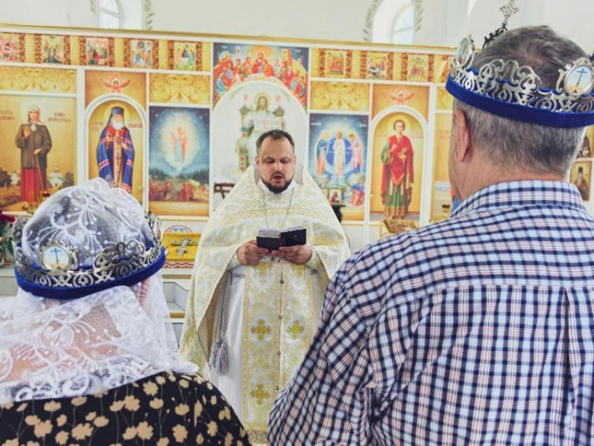 Благотворительные венчания прошли в храме Волжского