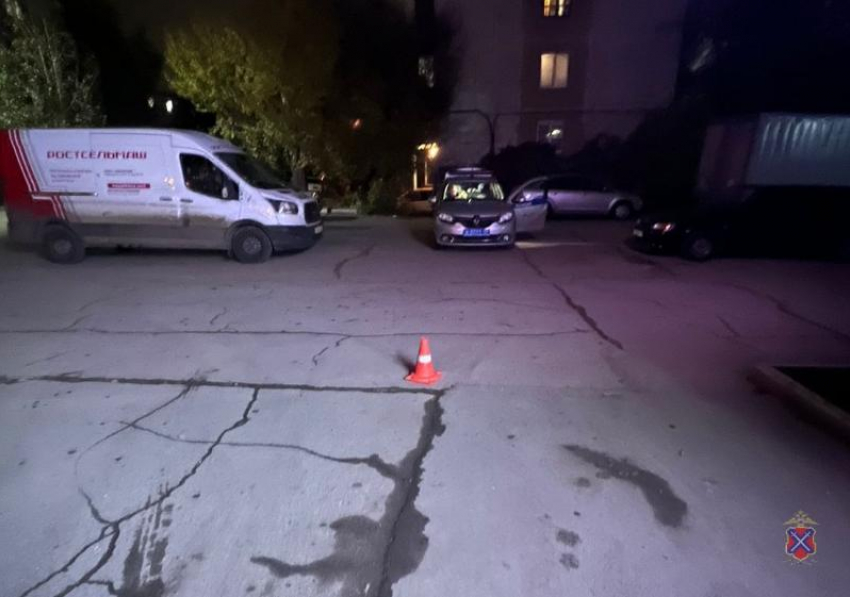 Во дворе Волжского водитель сбил пешехода и скрылся: пострадавшая обратилась в больницу