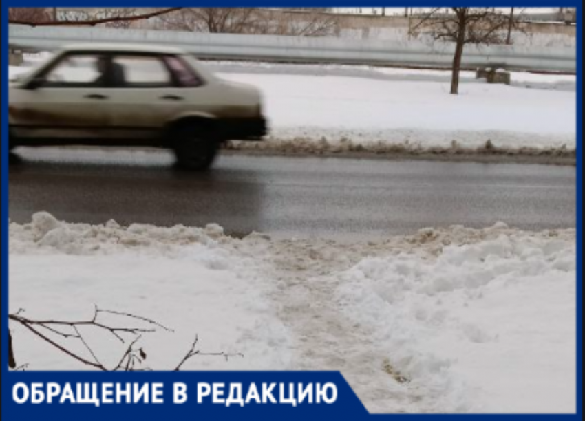 Волжане рассказали о новом вид спорта от коммунальщиков — прыжках из автобуса в сугроб