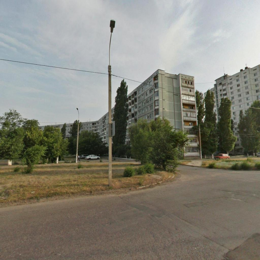 Бабушка выпала с 8 этажа на глазах у внучки в Волгограде