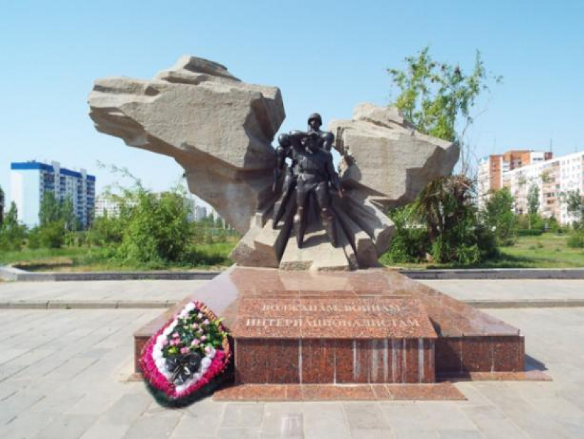Памятники Волжского - что показать гостям города