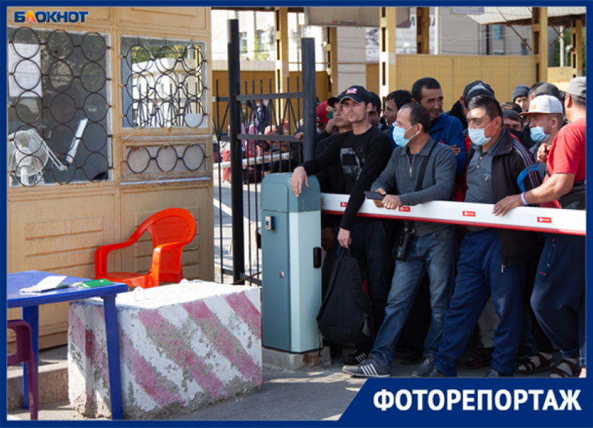 Более 900 мигрантов ожидают отправления в Ташкент из Волжского
