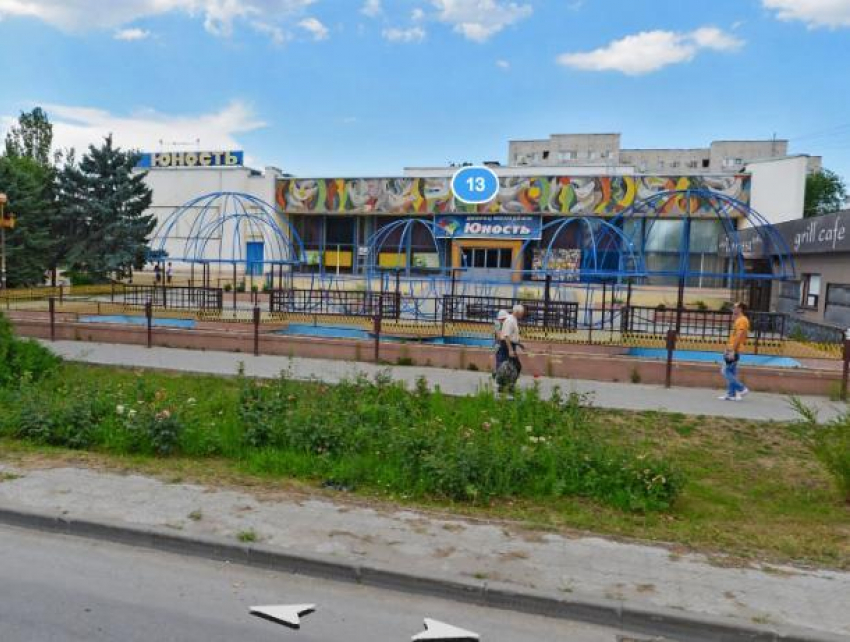 Новая площадь у «Юности» в Волжском стоит 3 миллиона