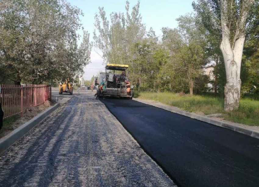 В Волжском на семи участках дорог завершается ремонт
