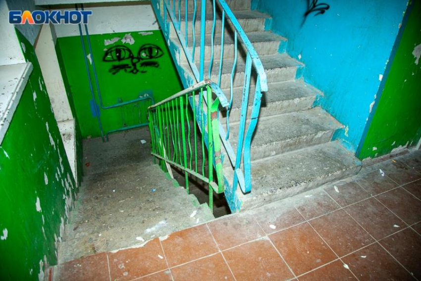 В Волжском сорвался капремонт десятка домов