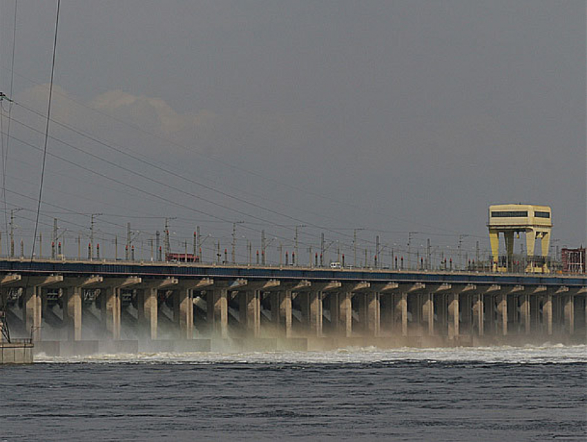 На Волжской ГЭС начался сброс по весенним нормам