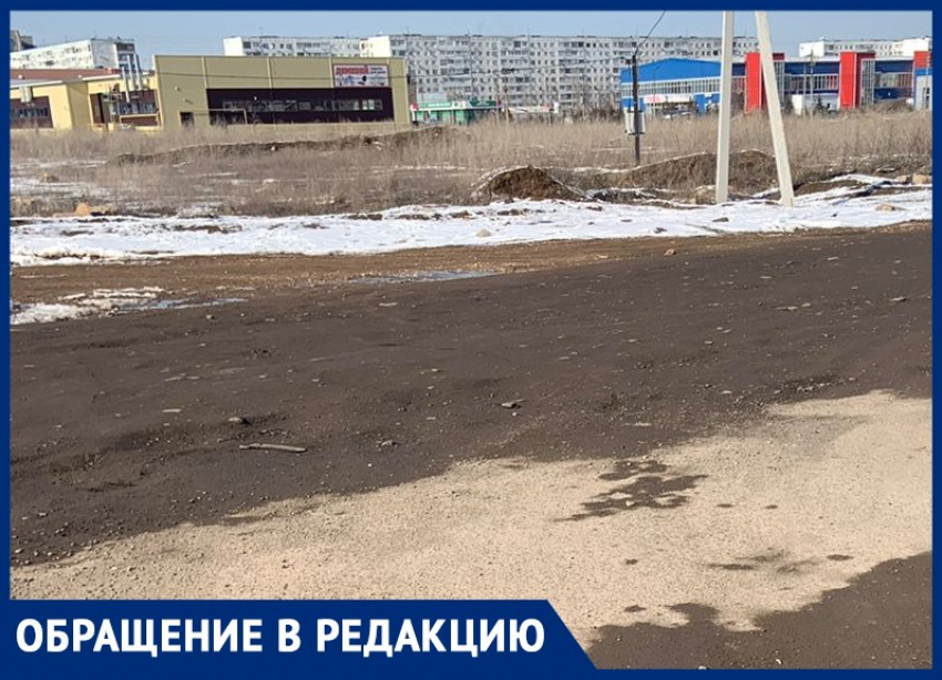 «Без колес остаться можно», - волжанка о разбитой дороге в новой части города