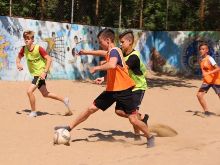 В Волжском завершился турнир по пляжному футболу