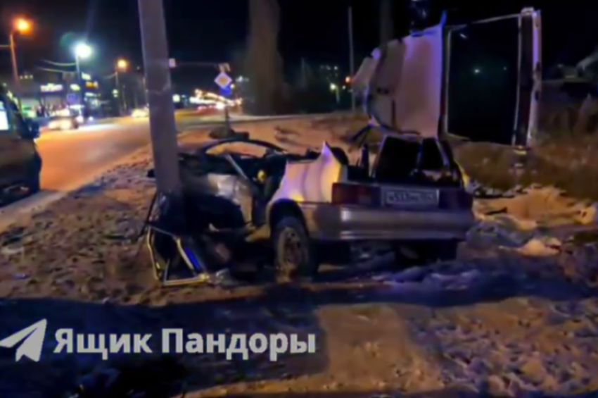 Девушка-водитель находится в тяжелом состоянии после жуткой аварии в Волжском