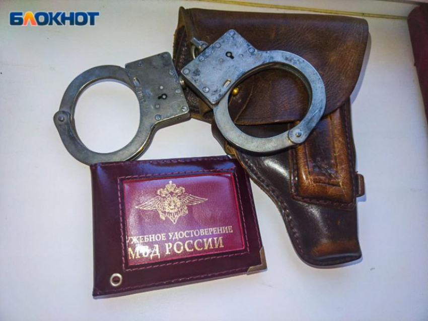 Сотрудника ФСИН задержали с наркотиками для заключенных в колонии Волжского