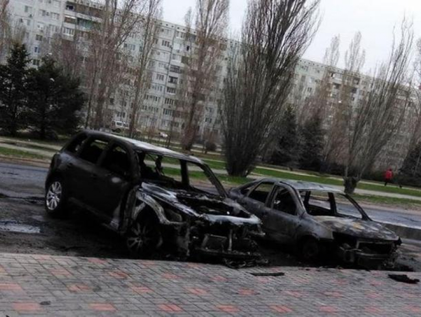 Четыре автомобиля за ночь сгорели в Волжском 