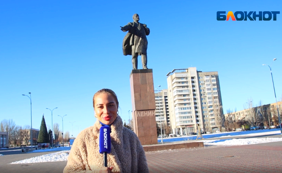 В Волжском возложили цветы к памятнику Ленина в честь 99-ого Дня Памяти