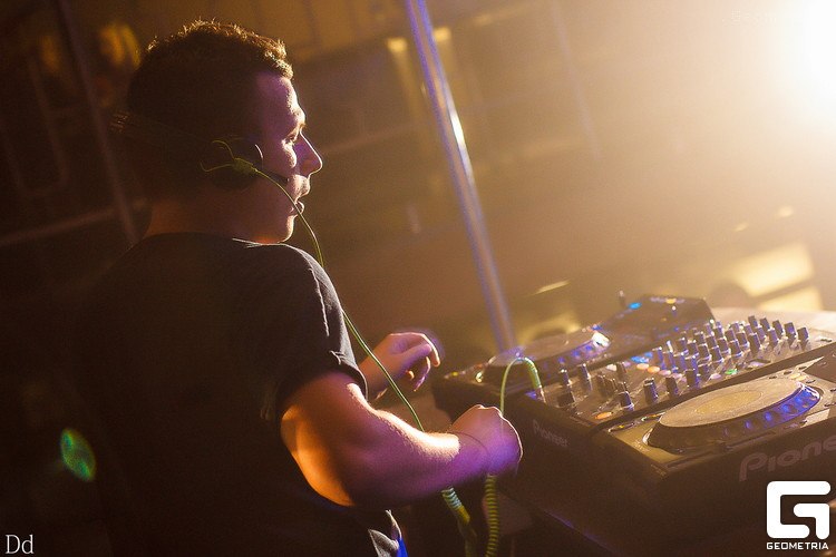 ди-джей - 2.jpg