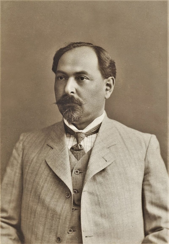 Portrait_photo_of_Nariman_Narimanov_taken_in_1913.jpg