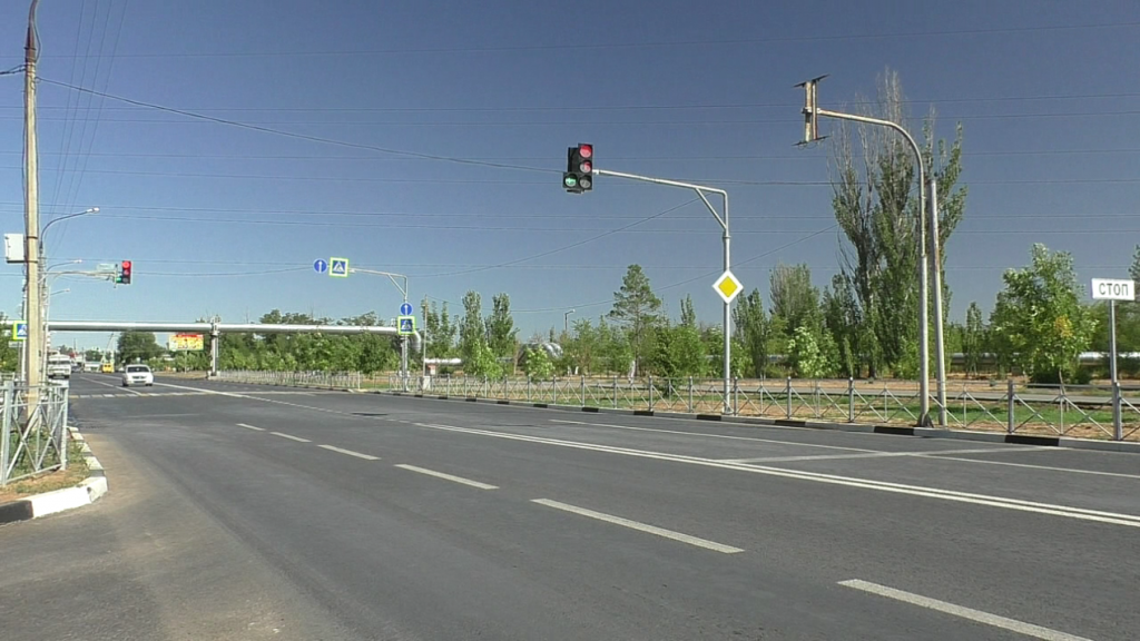 Дороги в городе Волжском в 2022г. ВПЗ 15 остановка Волжский. Дорога на Химик.